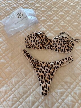 ViX Paula Hermanny bikini set
Top size M | Bottom size M
Never worn